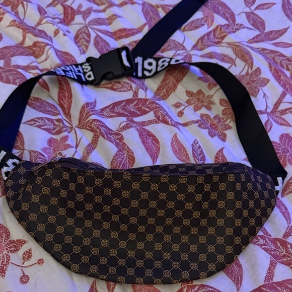 city and life Handbags - Stylish Brown Patterned Women's Bag